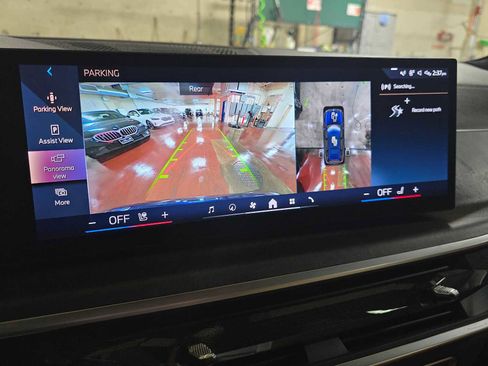 Used 2024 BMW X7 xDrive40i w/ M Sport Package image 31