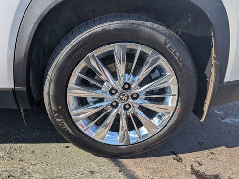 Used 2024 Toyota Grand Highlander Platinum image 25