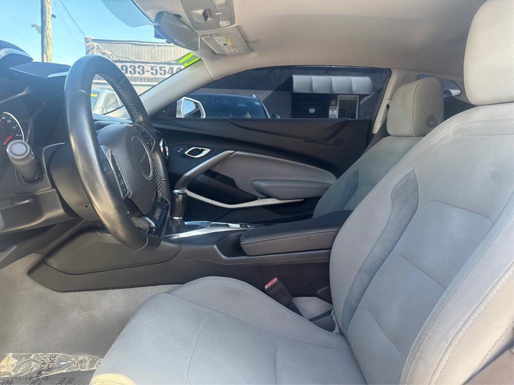 Used 2017 Chevrolet Camaro LT RWD image 9