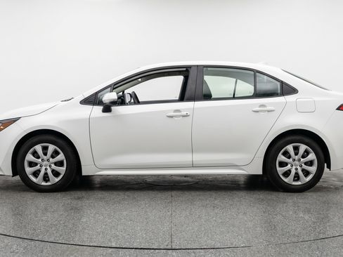 Used 2025 Toyota Corolla LE FWD image 5
