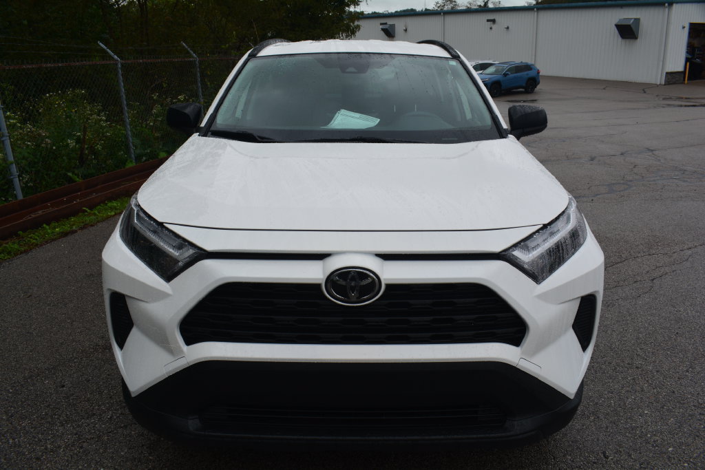 Used 2025 Toyota RAV4 LE AWD/4WD image 2