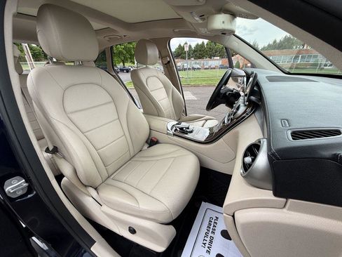 Used 2018 Mercedes-Benz GLC 300 4MATIC w/ Multimedia Package image 17
