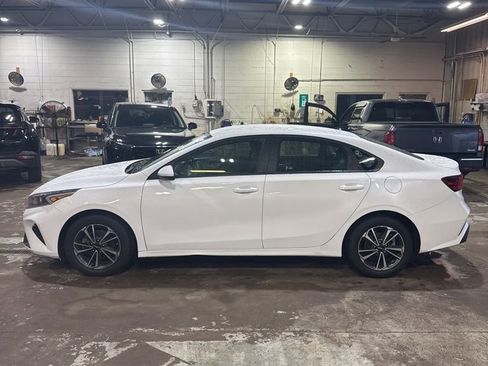 Used 2024 Kia Forte LXS image 2