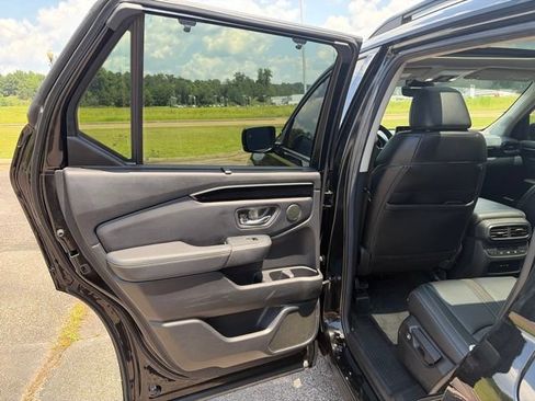 Used 2024 Honda Pilot Touring image 6