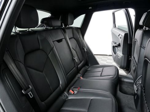 New 2026 Porsche Macan AWD/4WD image 23