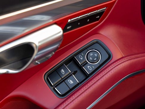 Used 2018 Porsche 911 Carrera S image 22