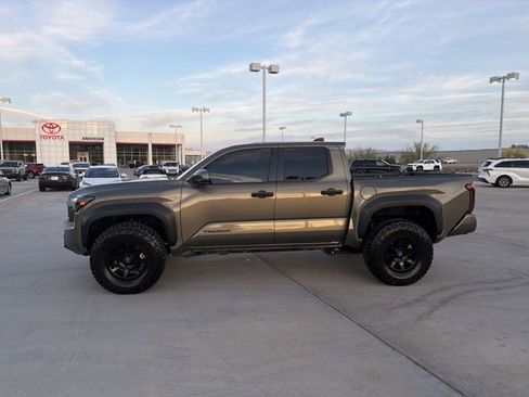 Used 2025 Toyota Tacoma TRD Off-Road image 8