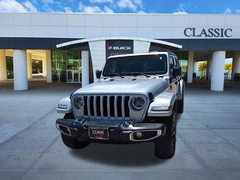 Used 2023 Jeep Wrangler Unlimited Sahara AWD/4WD image 3