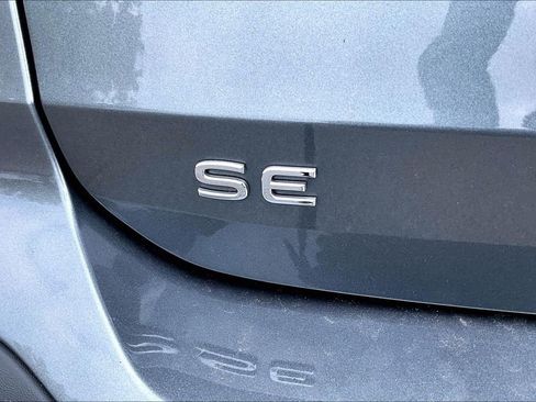 Used 2025 Volkswagen Taos SE FWD image 22
