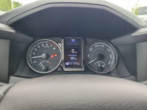 Used 2021 Toyota Tacoma TRD Off-Road w/ Technology Package AWD/4WD image 19