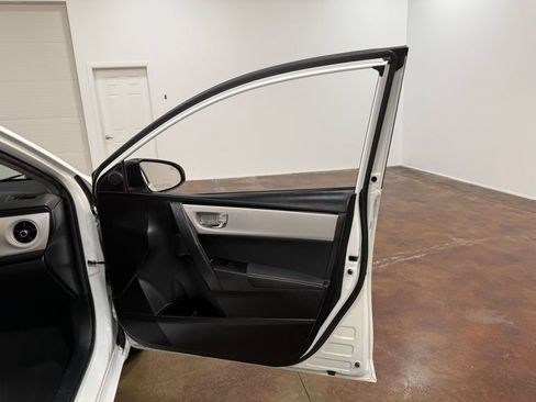 Used 2017 Toyota Corolla L FWD image 61