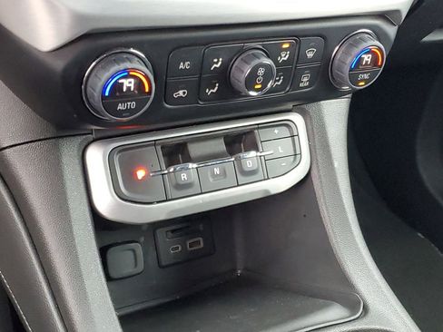 Used 2023 GMC Acadia SLT FWD image 21