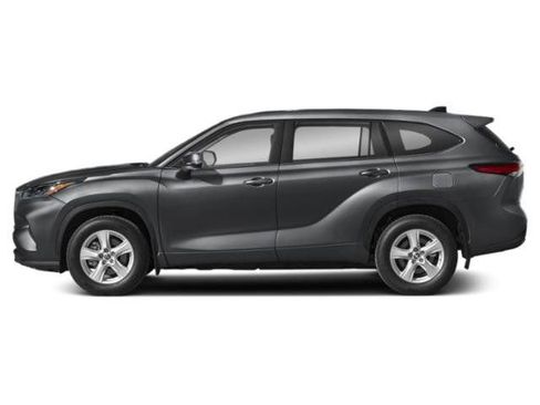 Used 2024 Toyota Highlander LE FWD image 3