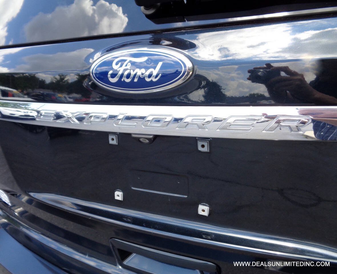 Used 2014 Ford Explorer XLT w/ Equipment Group 202A AWD/4WD image 5