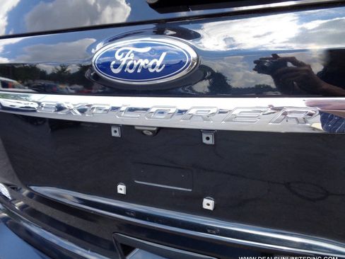 Used 2014 Ford Explorer XLT w/ Equipment Group 202A AWD/4WD image 5