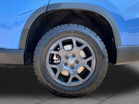 Used 2025 Honda Pilot TrailSport image 11