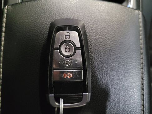 Used 2020 Ford Fusion SE FWD image 32