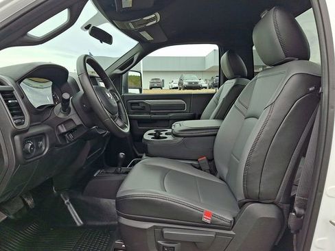 Used 2024 RAM 2500 Tradesman w/ Chrome Appearance Group image 13