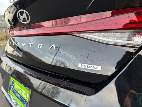 Used 2024 Hyundai Elantra Limited image 32