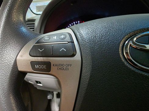 Used 2011 Toyota Camry LE FWD image 28