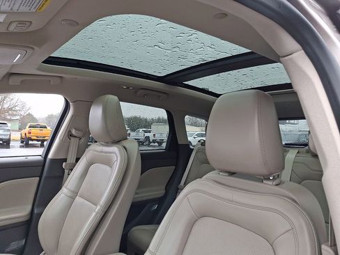 Used 2021 Lincoln Corsair AWD w/ Premium Package image 14