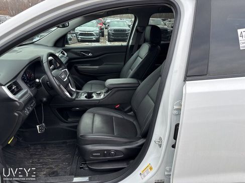 Used 2023 GMC Acadia SLT w/ Elevation Edition image 6