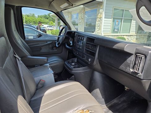 Used 2015 Chevrolet Express 2500 RWD image 12