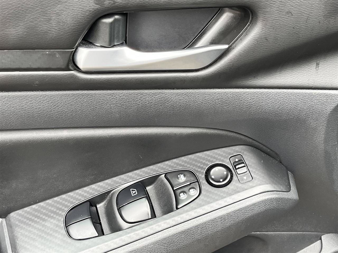 Used 2025 Nissan Altima 2.5 SV FWD image 14