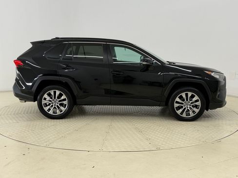 Used 2021 Toyota RAV4 XLE Premium FWD image 8