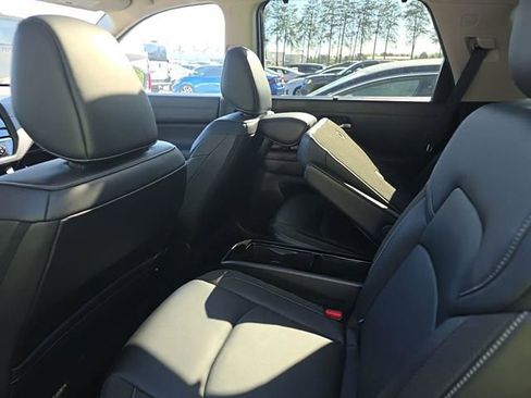 Used 2024 Nissan Pathfinder SL w/ SL Premium Package image 2