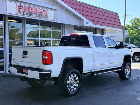 Used 2019 GMC Sierra 2500 Denali w/ Duramax Plus Package AWD/4WD image 3