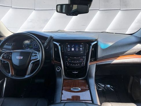 Used 2016 Cadillac Escalade Luxury AWD/4WD image 10