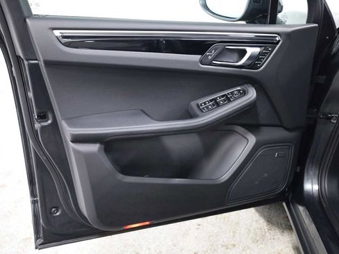 Certified 2026 Porsche Macan image 16