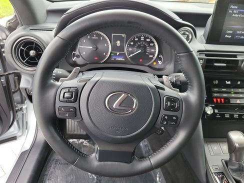 Used 2025 Lexus IS 350 F Sport RWD image 17
