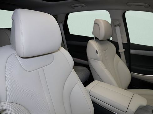 Certified 2025 Genesis GV80 2.5T Advanced AWD/4WD image 13