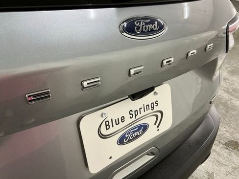 Used 2022 Ford Escape SE FWD image 5
