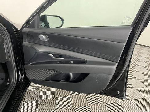 Used 2024 Hyundai Elantra SE image 16
