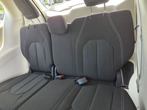 Used 2022 Chrysler Voyager LX FWD image 23