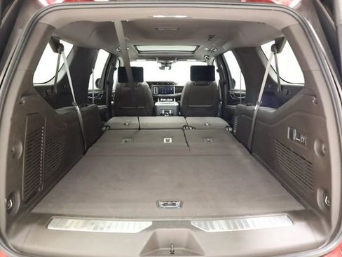 Used 2024 GMC Yukon XL Denali w/ Advanced Technology Package image 36
