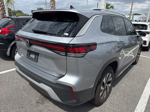 Used 2025 Volkswagen Tiguan S image 9