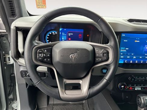 Used 2023 Ford Bronco Badlands image 15