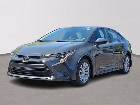 Used 2024 Toyota Corolla LE w/ LE Convenience Package FWD image 3