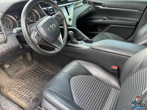 Used 2018 Toyota Camry SE w/ Moonroof Package FWD image 8