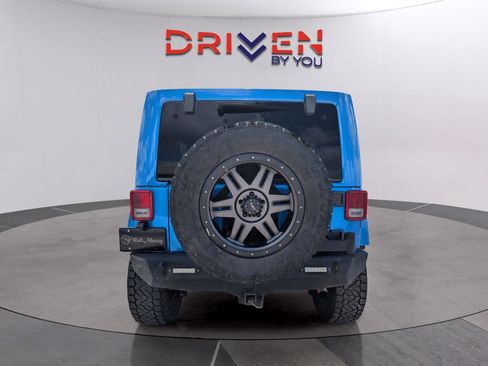 Used 2015 Jeep Wrangler Unlimited Sahara image 4