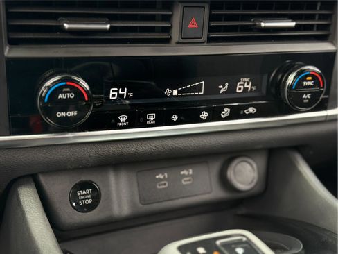 Used 2024 Nissan Rogue SV image 15