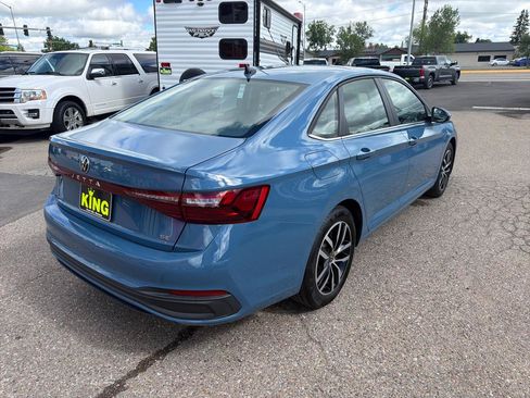 Used 2025 Volkswagen Jetta SE FWD image 3
