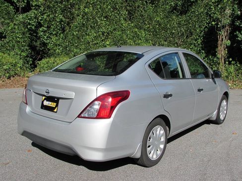 Used 2015 Nissan Versa S FWD image 4