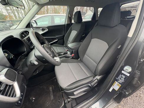 Used 2025 Kia Soul LX w/ LX Technology Package image 32