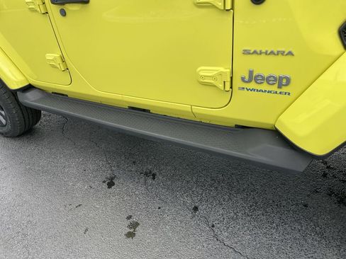 Used 2023 Jeep Wrangler Unlimited Sahara w/ Cold Weather Group AWD/4WD image 37