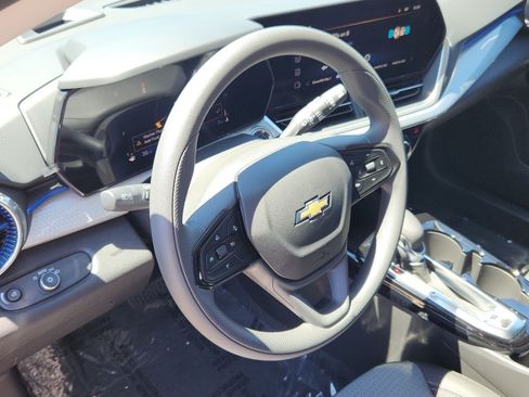 Used 2024 Chevrolet Trax LT FWD image 10